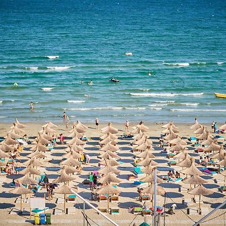 Seascape Apartment Spa N Pool Beach Resort Mamaia Exteriör bild