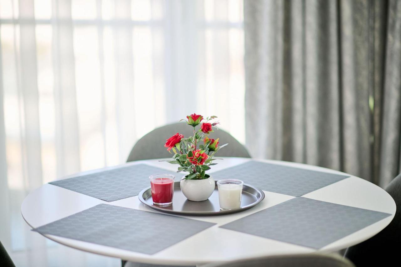 Seascape Apartment Spa N Pool Beach Resort Mamaia Exteriör bild