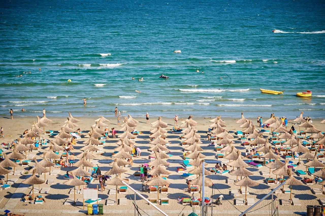 Seascape Apartment Spa N Pool Beach Resort Mamaia Exteriör bild