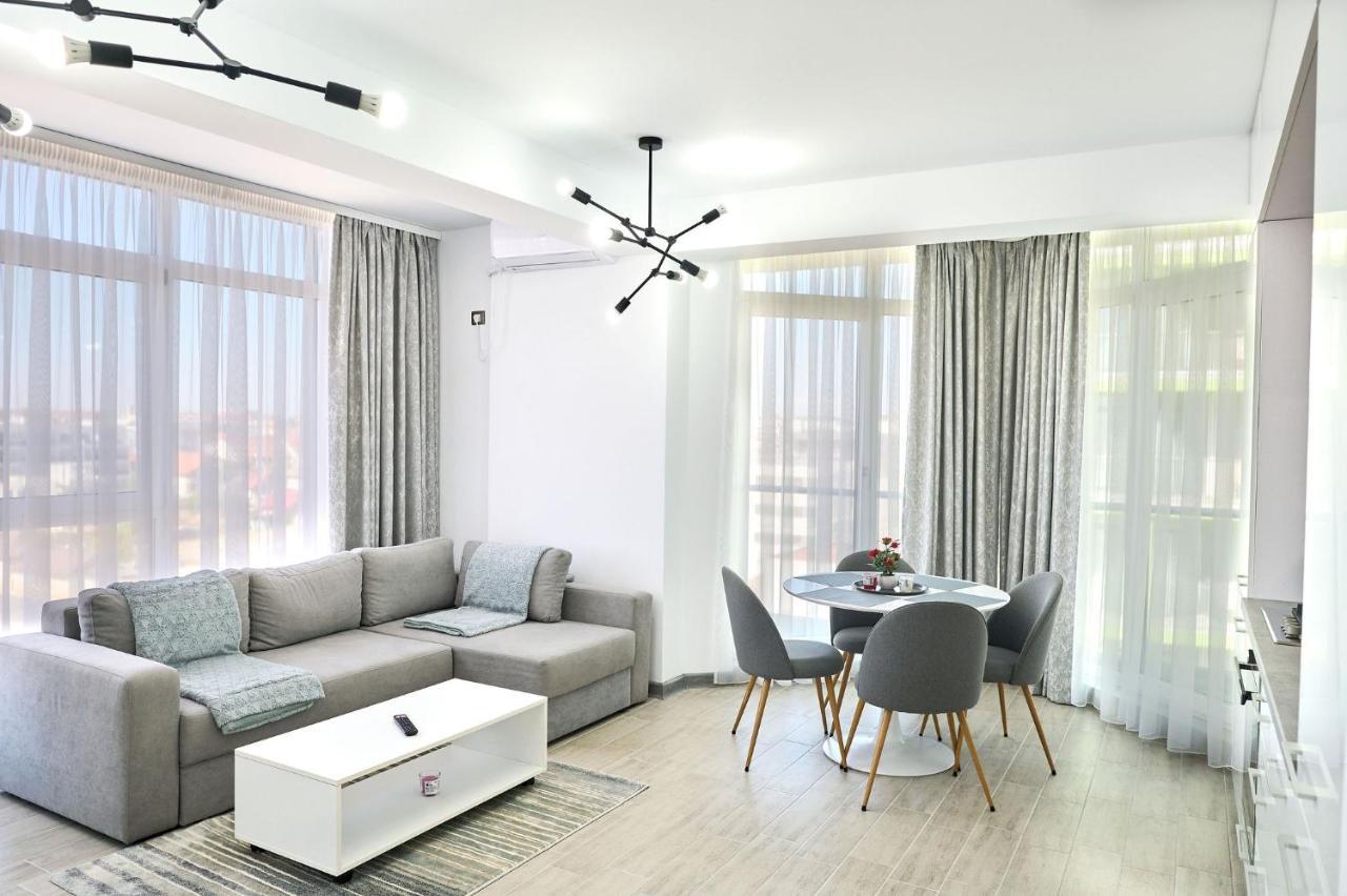 Seascape Apartment Spa N Pool Beach Resort Mamaia Exteriör bild