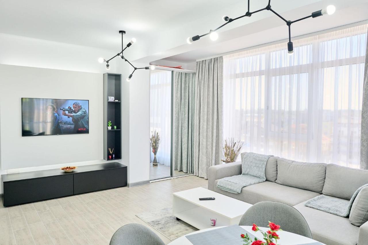 Seascape Apartment Spa N Pool Beach Resort Mamaia Exteriör bild