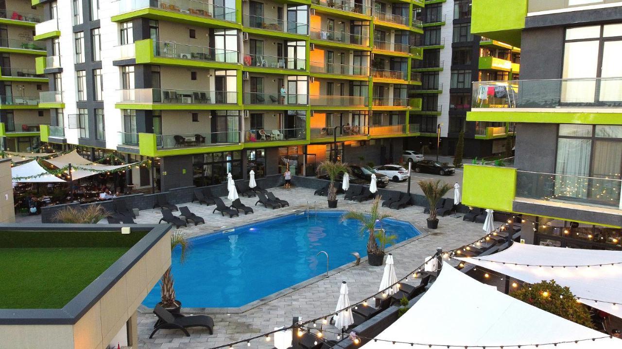 Seascape Apartment Spa N Pool Beach Resort Mamaia Exteriör bild